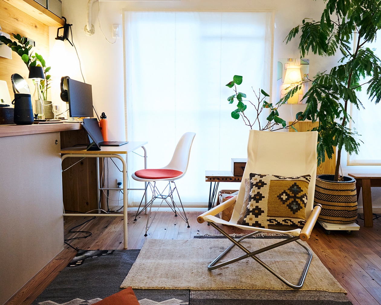 使いながら触れながら、木と向き合う部屋 | ステンレス ユニットシェルフ、壁に付けられる 家具 ほか_FJ1jsu