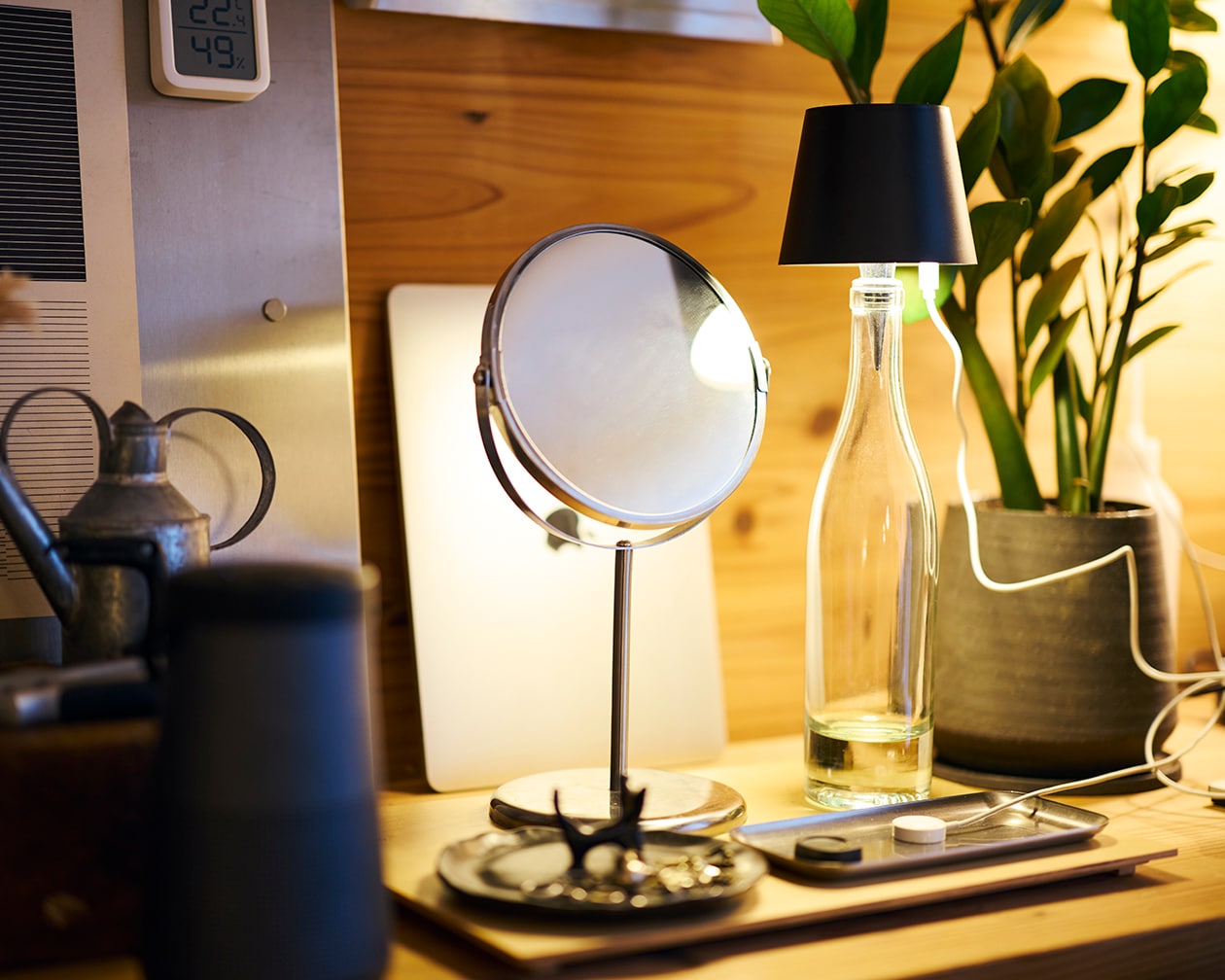 使いながら触れながら、木と向き合う部屋 | ステンレス ユニットシェルフ、壁に付けられる 家具 ほか_atkE4F