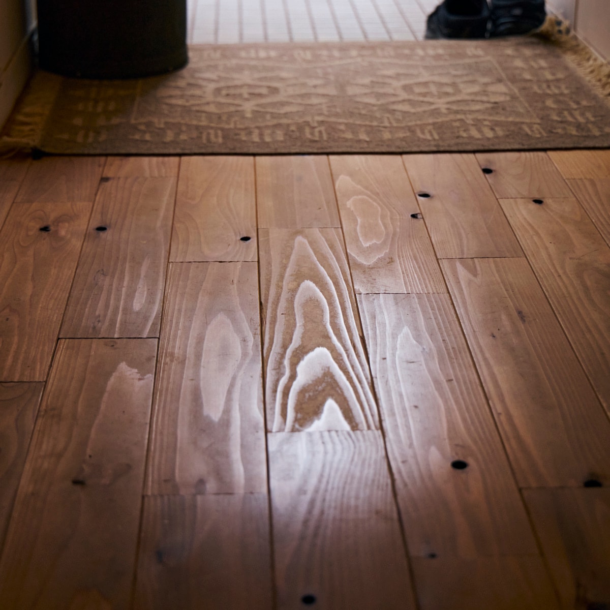 使いながら触れながら、木と向き合う部屋 | ステンレス ユニットシェルフ、壁に付けられる 家具 ほか_ME5SzZ