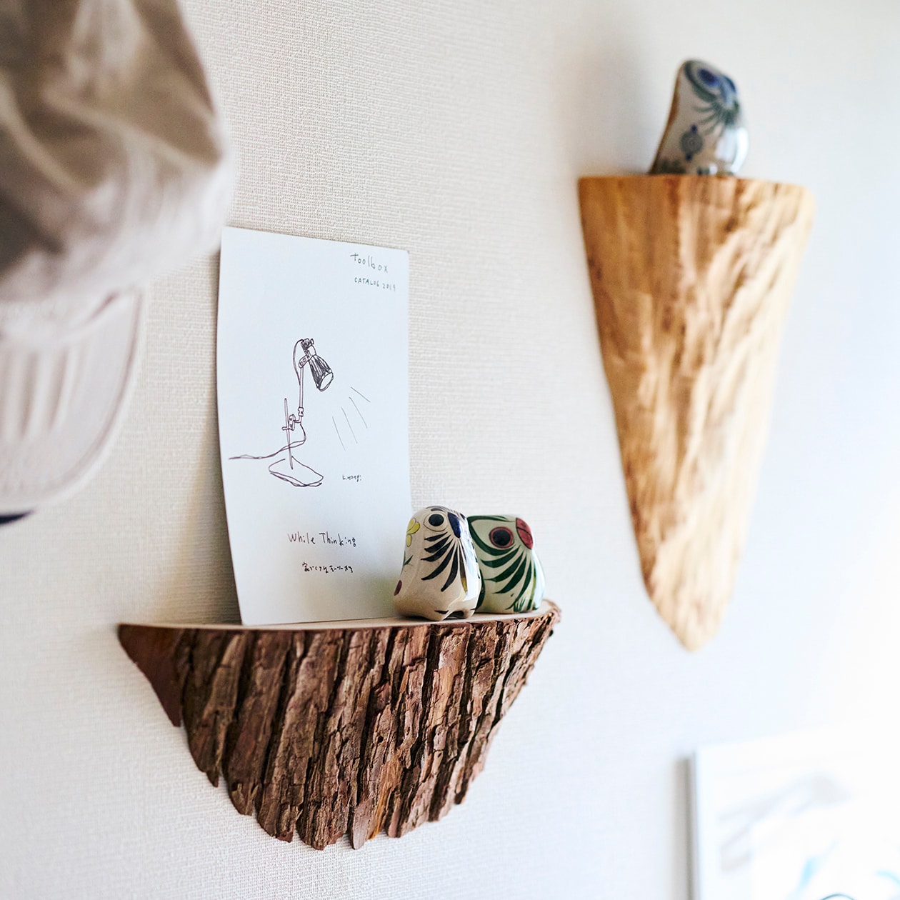 使いながら触れながら、木と向き合う部屋 | ステンレス ユニットシェルフ、壁に付けられる 家具 ほか_zm9vmV