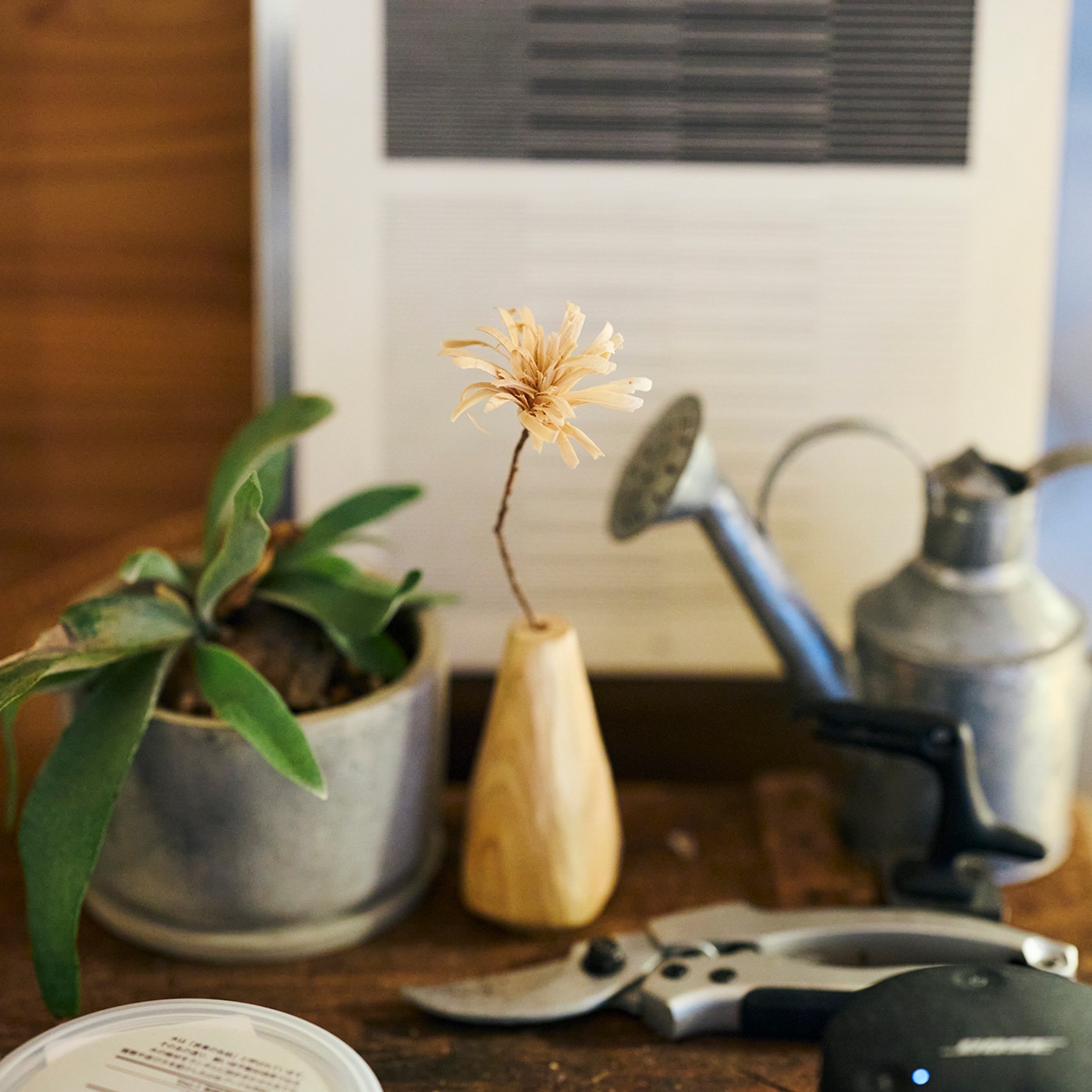 使いながら触れながら、木と向き合う部屋 | ステンレス ユニットシェルフ、壁に付けられる 家具 ほか_7pNuz7