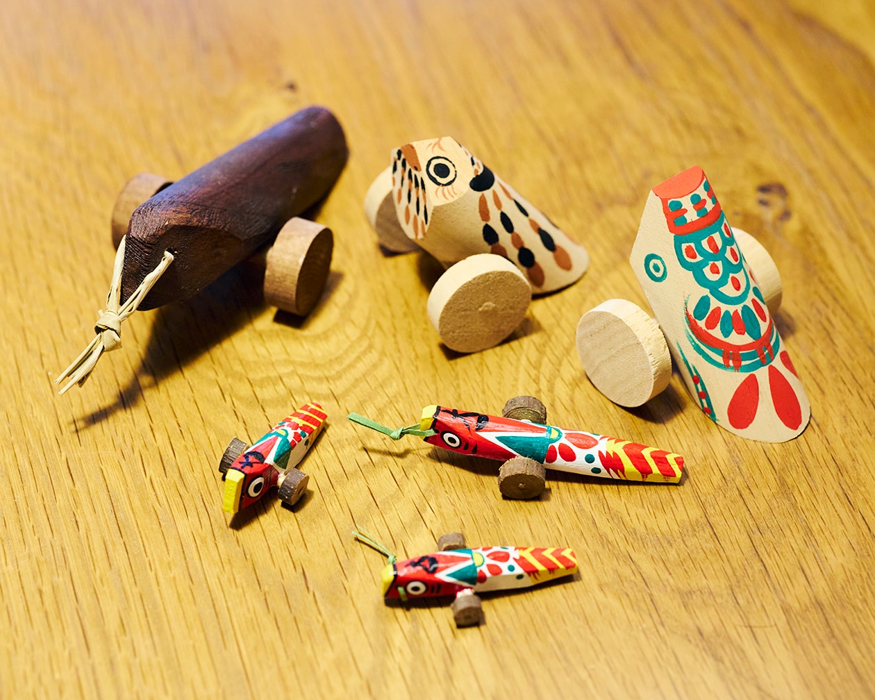 使いながら触れながら、木と向き合う部屋 | ステンレス ユニットシェルフ、壁に付けられる 家具 ほか_CEwy2e