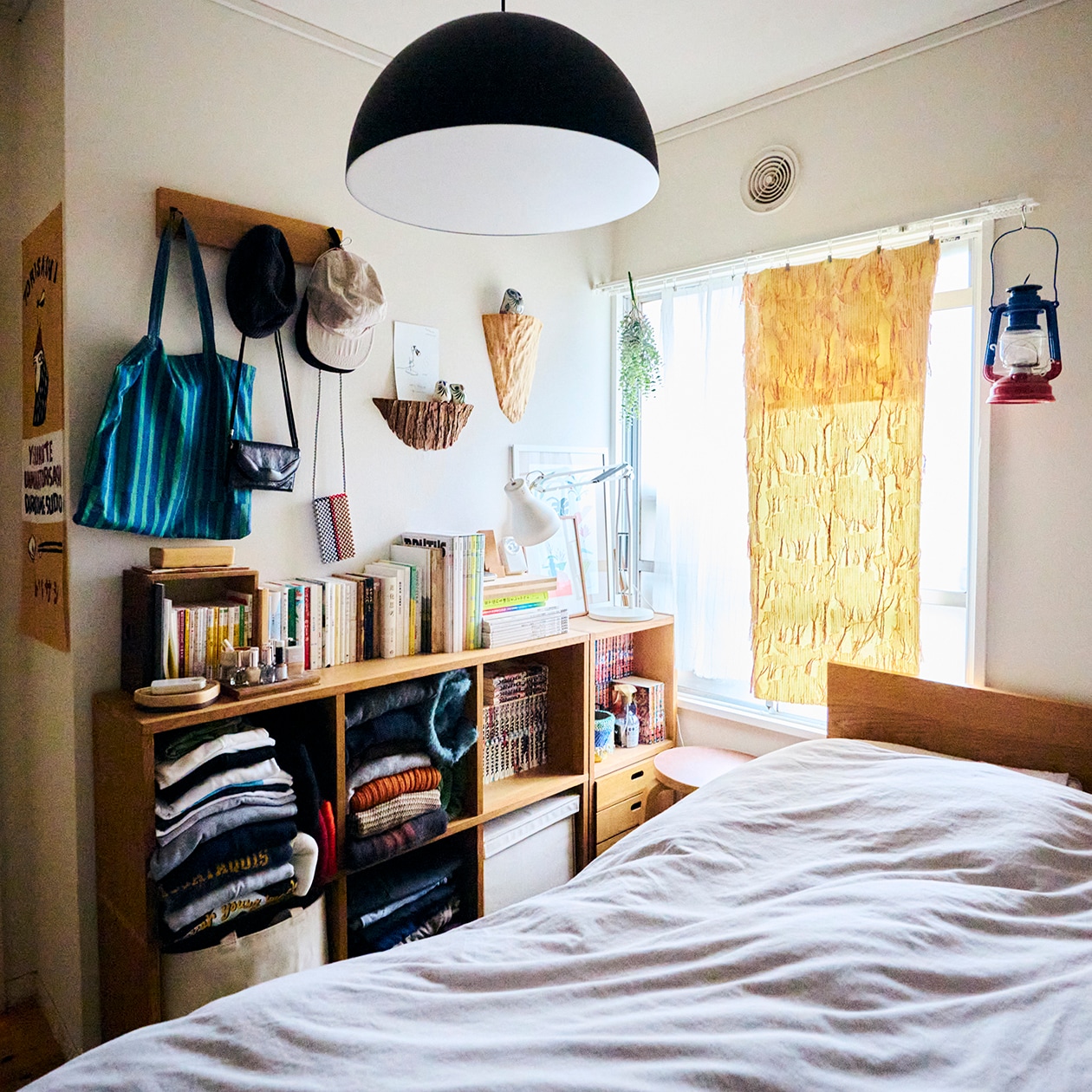 使いながら触れながら、木と向き合う部屋 | ステンレス ユニットシェルフ、壁に付けられる 家具 ほか_Y2iVus