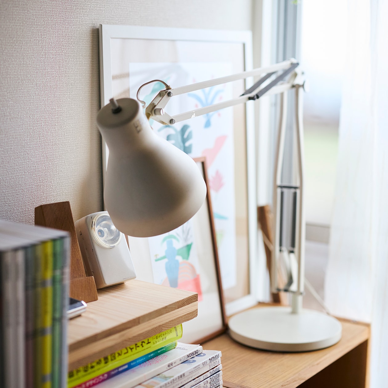 使いながら触れながら、木と向き合う部屋 | ステンレス ユニットシェルフ、壁に付けられる 家具 ほか_W3mVnO