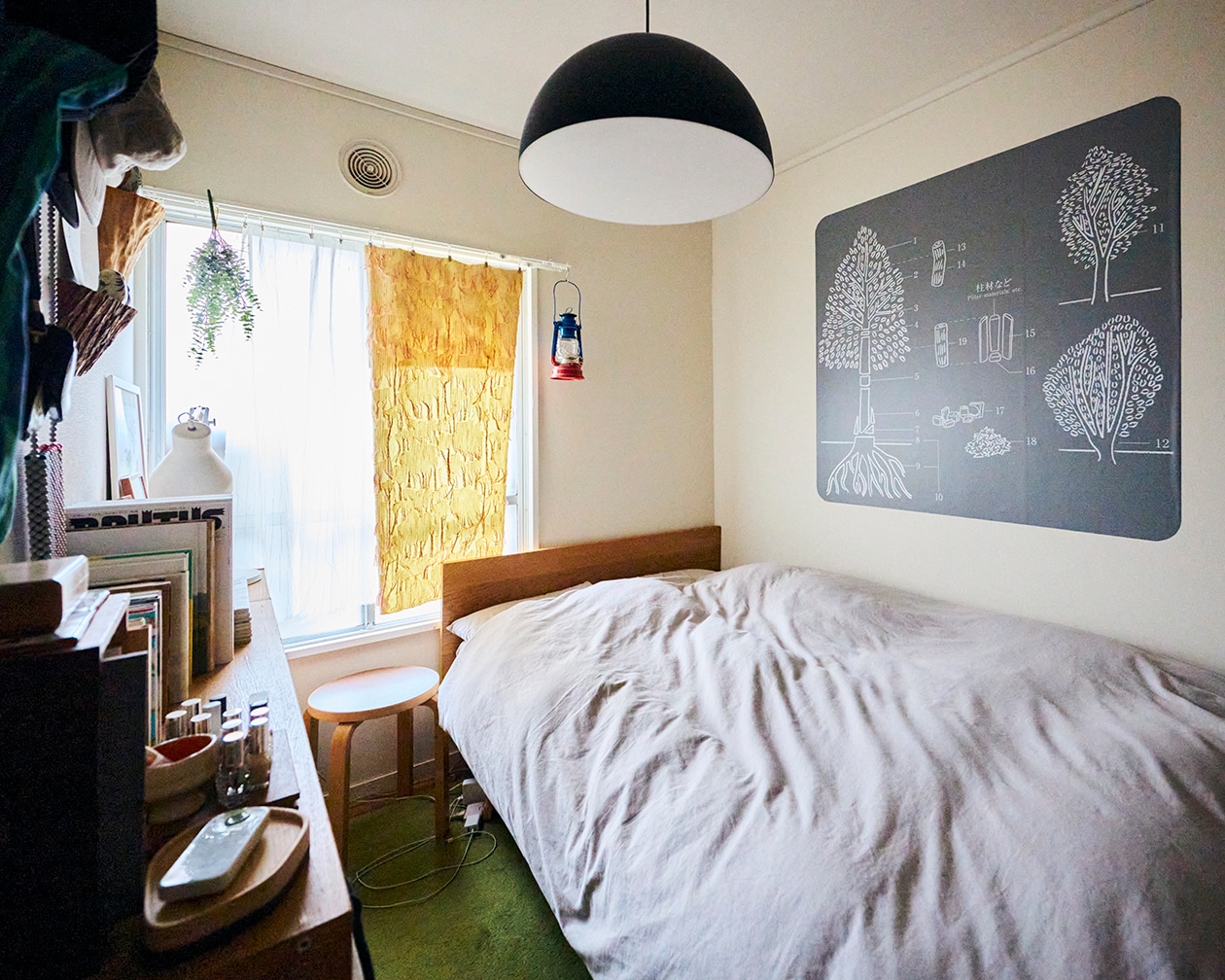 使いながら触れながら、木と向き合う部屋 | ステンレス ユニットシェルフ、壁に付けられる 家具 ほか_Hk264l