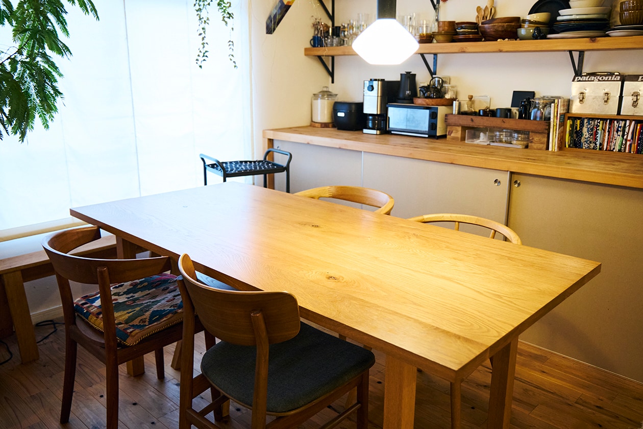 使いながら触れながら、木と向き合う部屋 | ステンレス ユニットシェルフ、壁に付けられる 家具 ほか_gcL9Ps