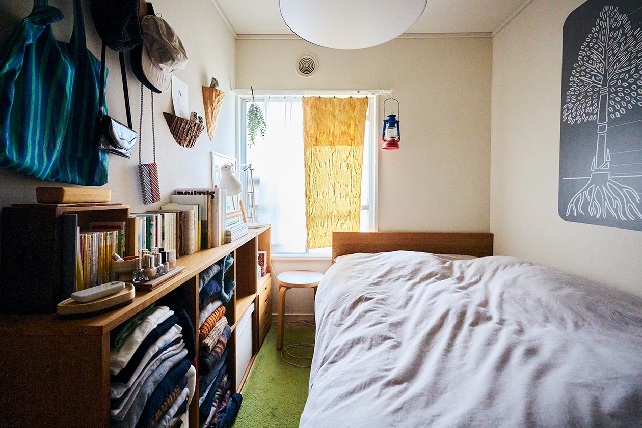 使いながら触れながら、木と向き合う部屋 | ステンレス ユニットシェルフ、壁に付けられる 家具 ほか_al1Mdi