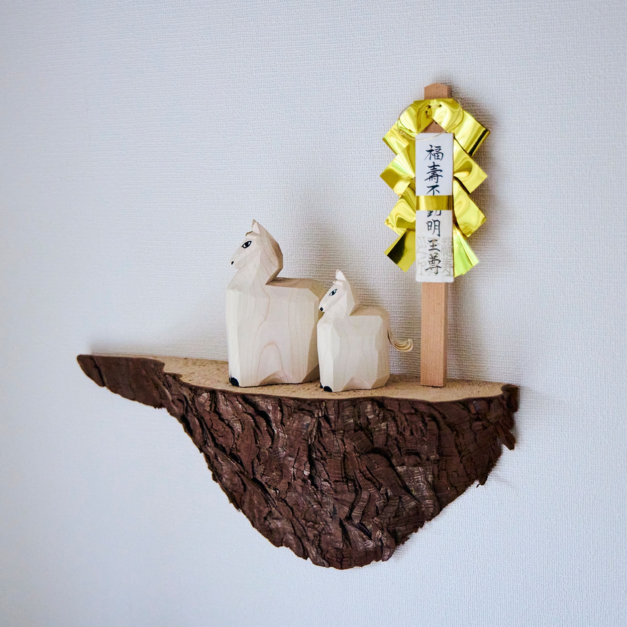 使いながら触れながら、木と向き合う部屋 | ステンレス ユニットシェルフ、壁に付けられる 家具 ほか_0HL4xe