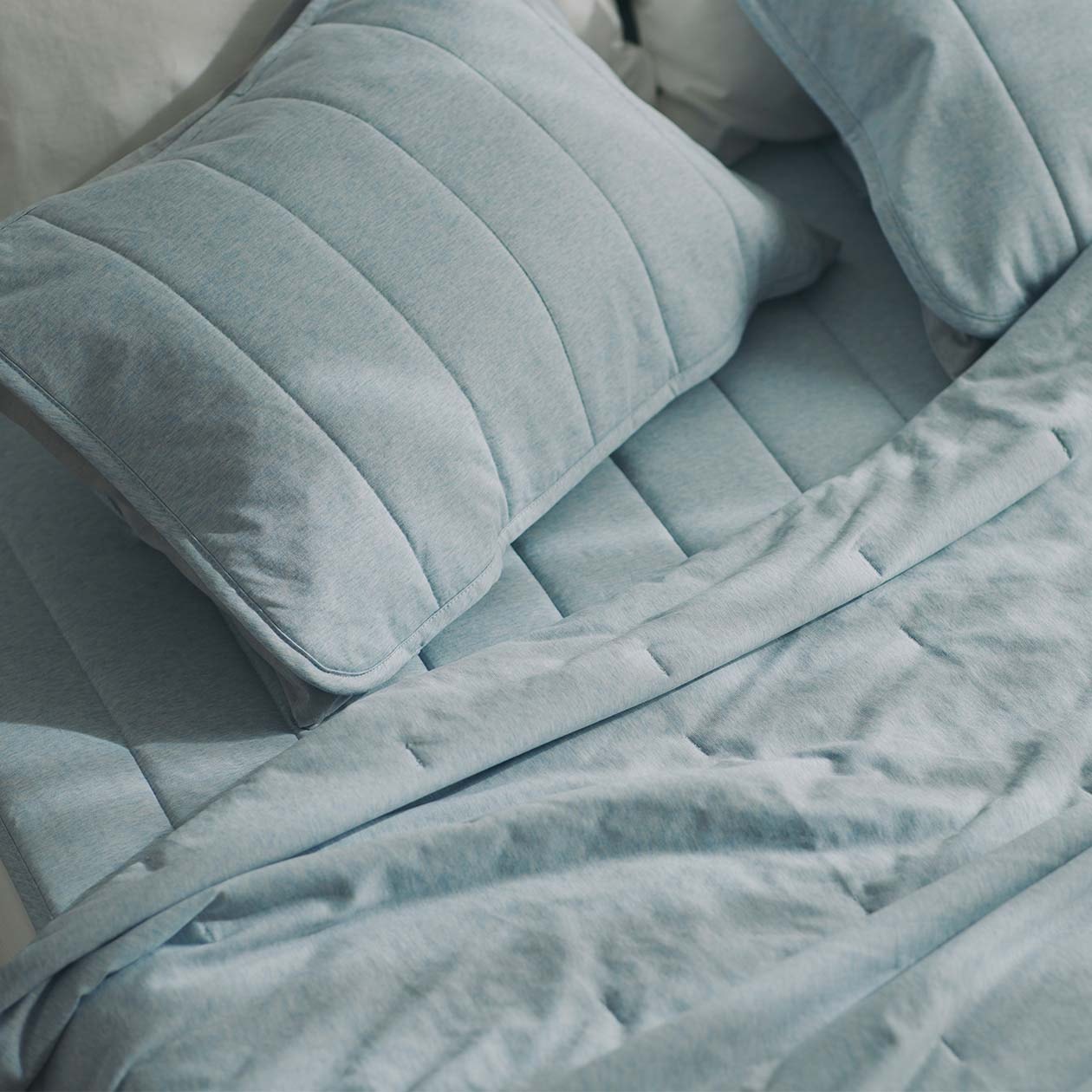 暑い夜にもすっと眠れる、三つの整えかた_UI1Z2S