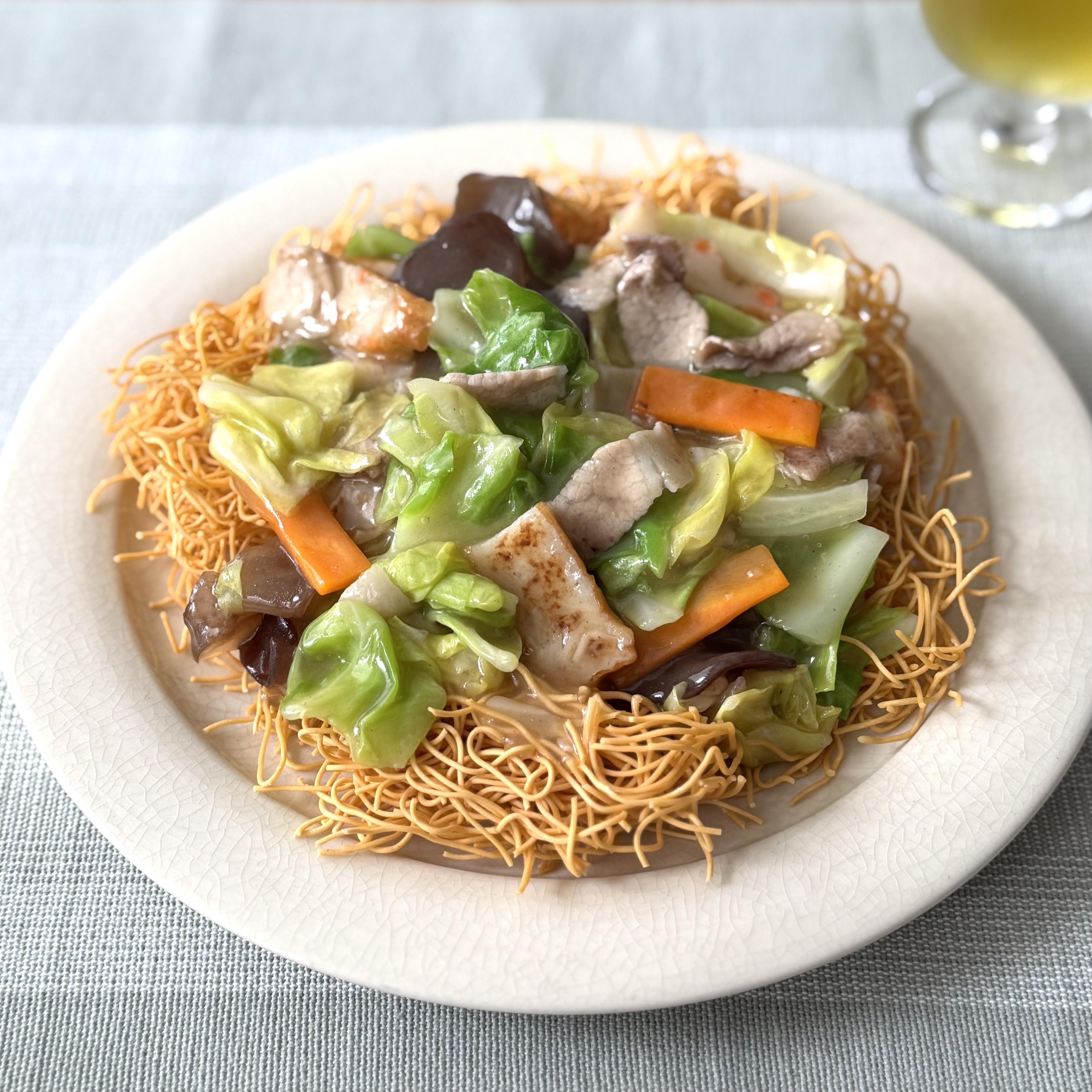 自宅で本格味が楽しめる「長崎皿うどん」のおいしく食べる具材アレンジ_C6E7dj