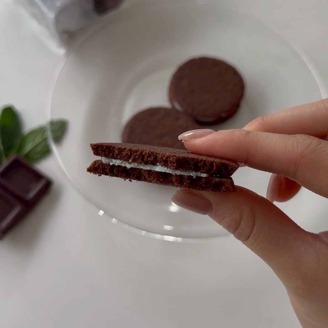 無印良品の『チョコミントのチュイルサンド』