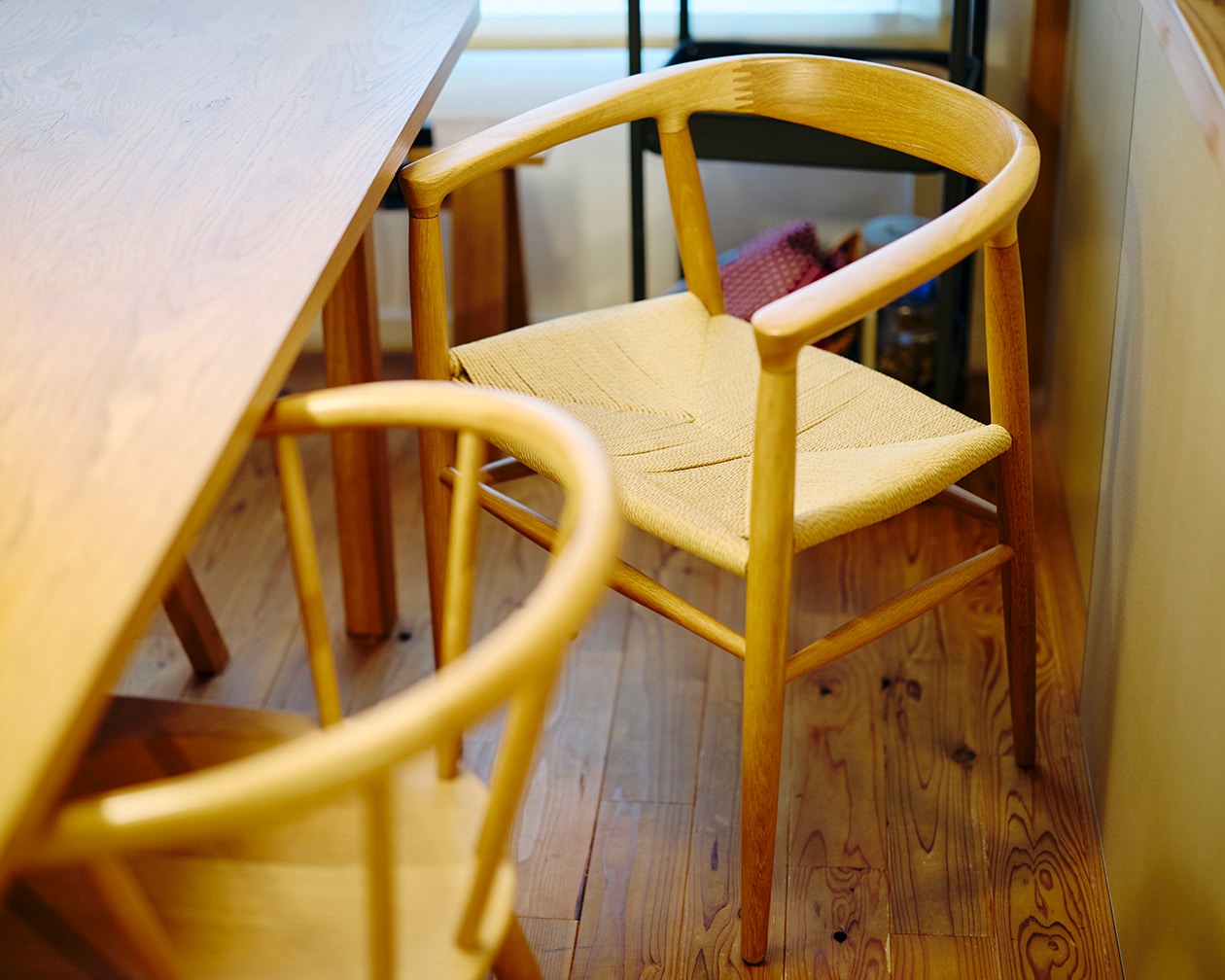 使いながら触れながら、木と向き合う部屋 | ステンレス ユニットシェルフ、壁に付けられる 家具 ほか_5F8m6n