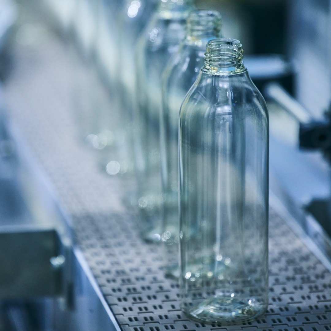 プラスチックボトルの回収 ｜ リサイクルを、より身近に_0F8P59