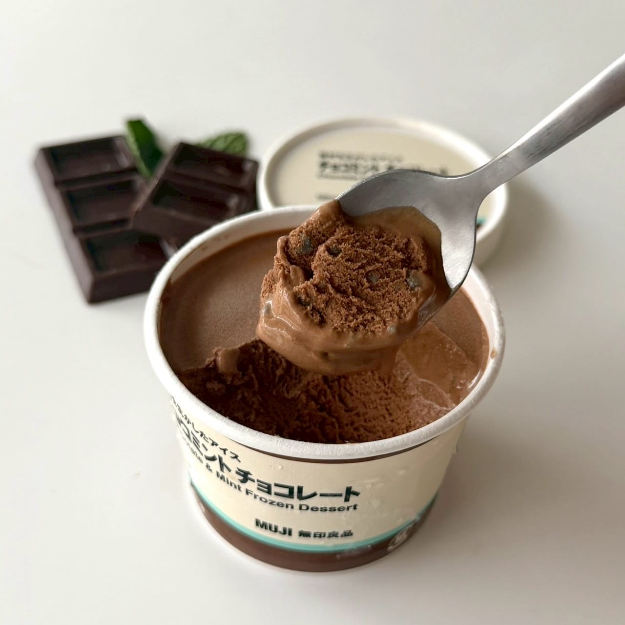 無印良品の『素材を生かしたアイス チョコミント チョコレート』