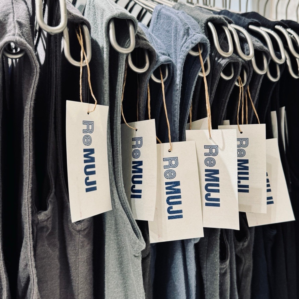 ReMUJI（衣服リユース）｜「もう着ない服」から「出会いなおしたい服」へ_YmJ3ZE