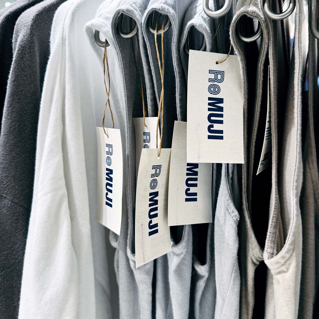 ReMUJI（衣服リユース）｜「もう着ない服」から「出会いなおしたい服」へ_GkHJq7