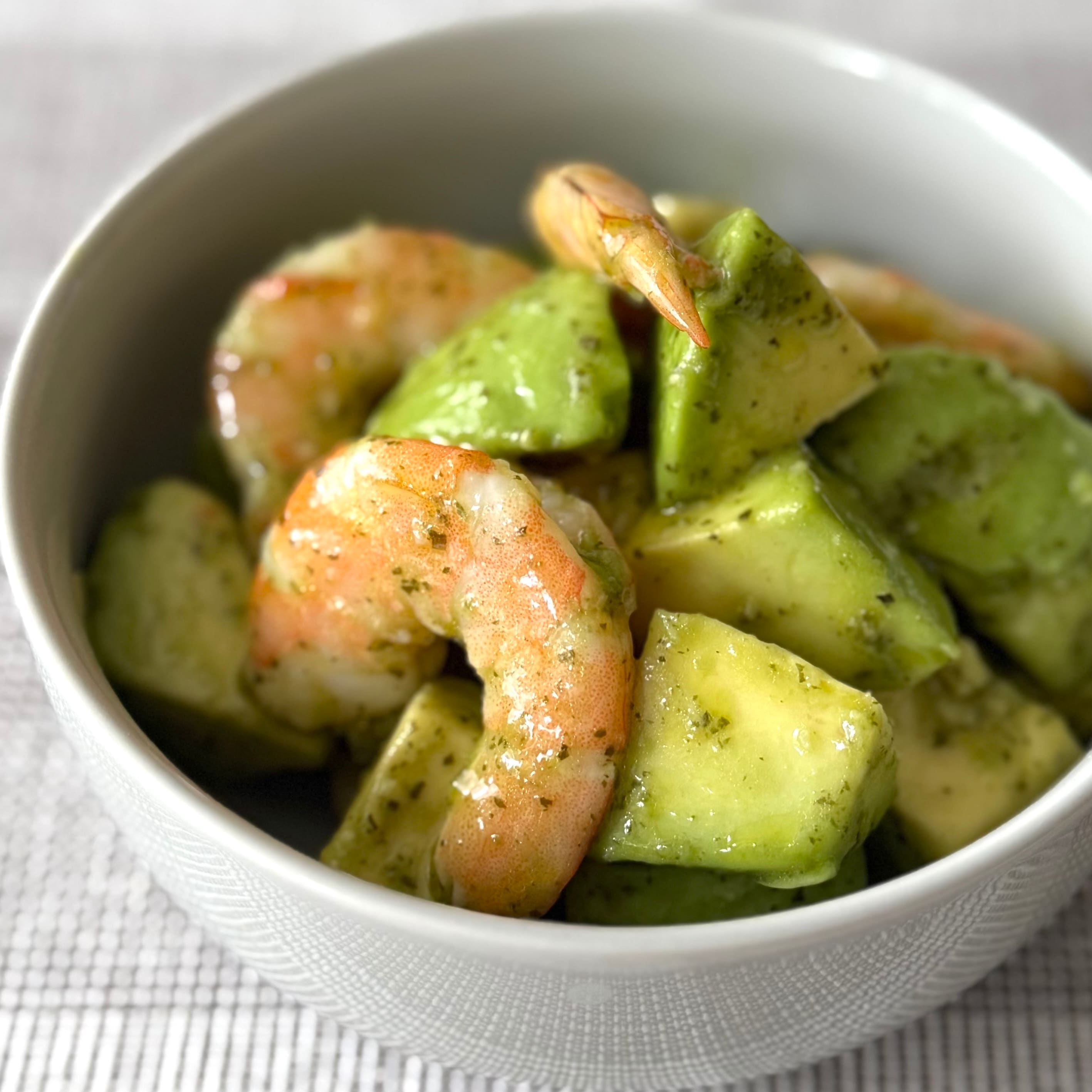 「アボカドバジルサラダ」