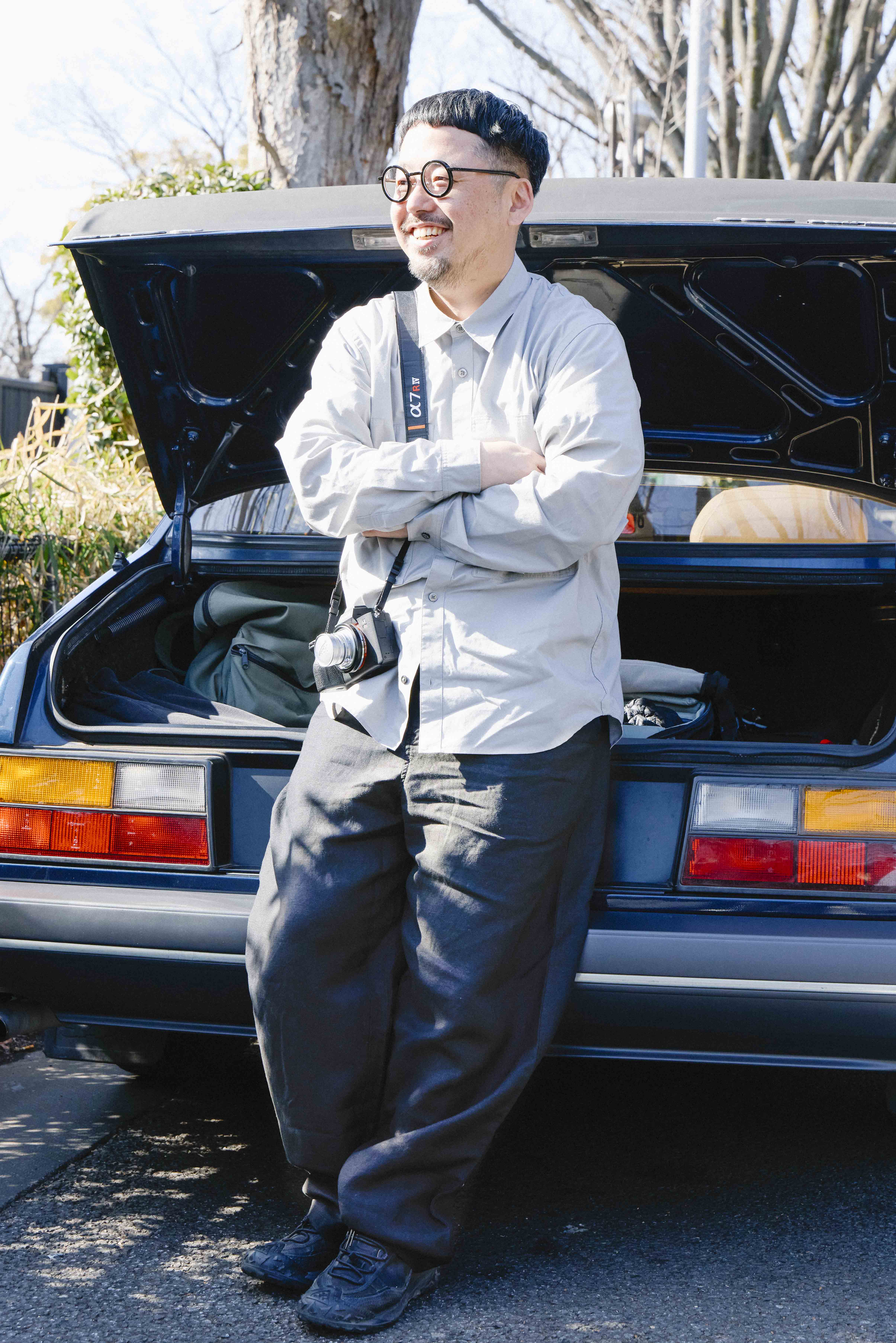 「気負わず着られる服が、結局いちばん頼れる」阿部ケンヤ（写真家）_HBiTQ5