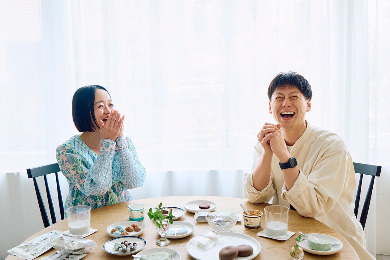 チョコミントのお菓子を食べる小菅さんと大前さん