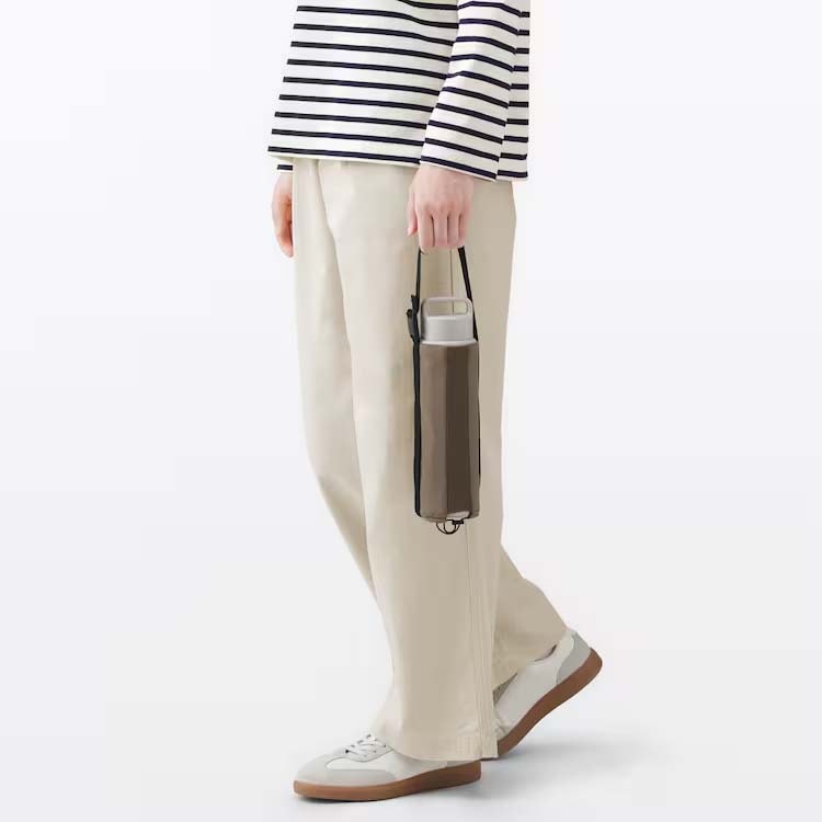 手持ちした、高さが調整できる ボトル用ホルダー