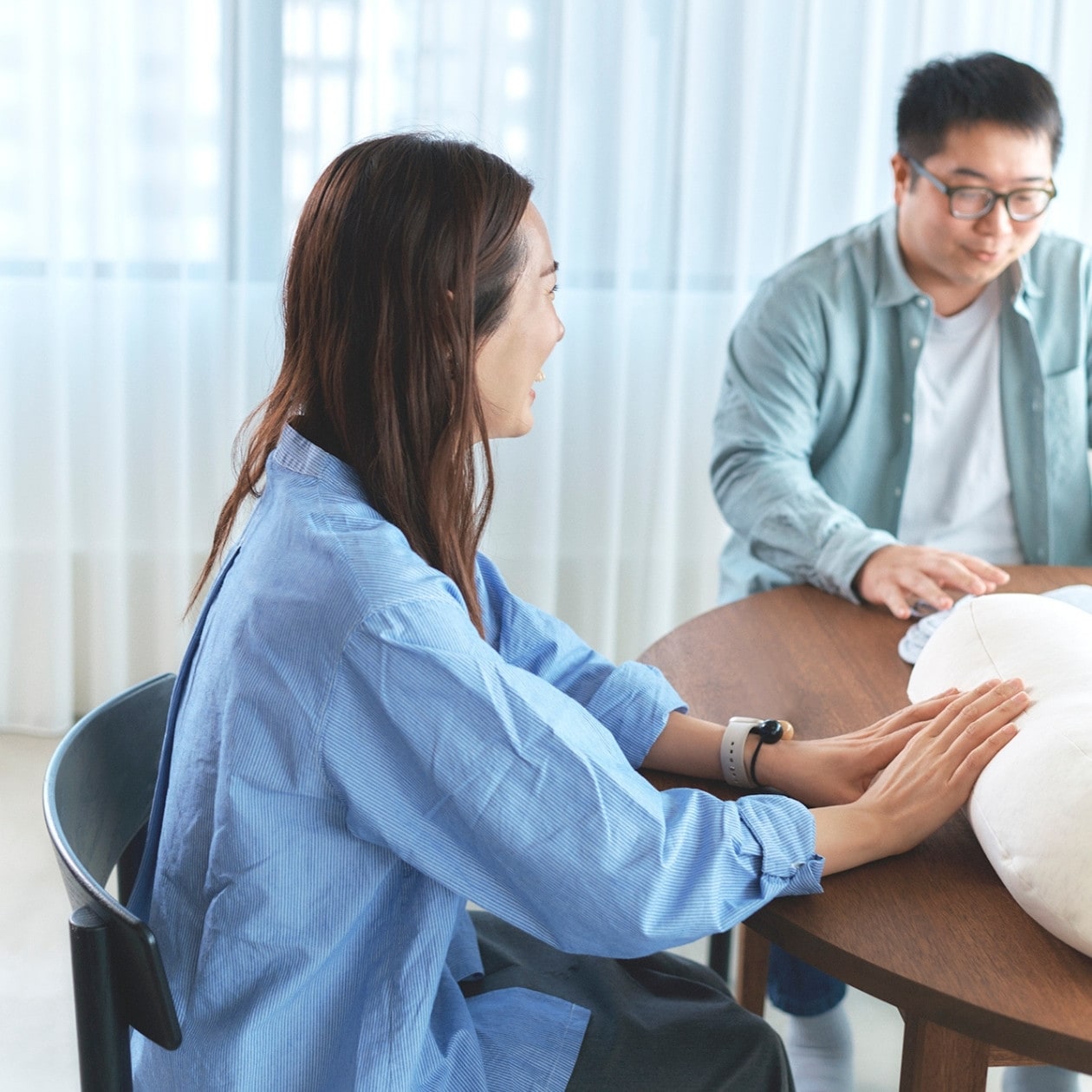 夏の寝具選びについて話すスタッフAさん