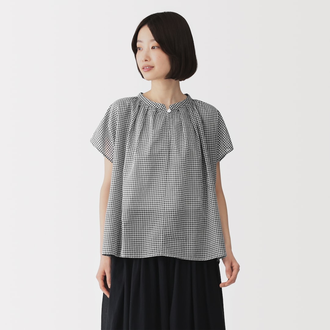 無印良品の『婦人 強撚 シアーフレンチスリーブブラウス』