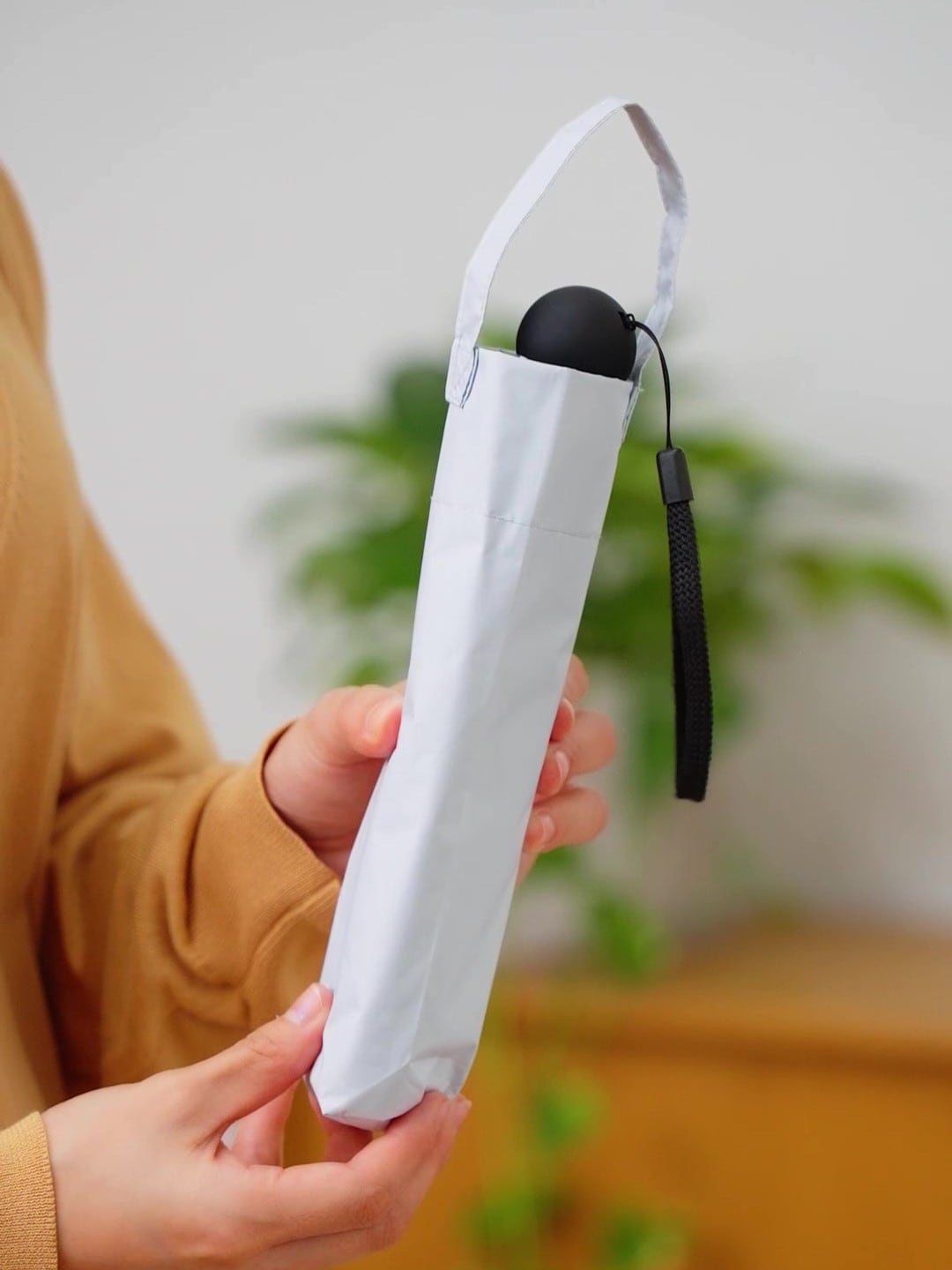 無印良品の遮熱性のある 折りたたみ日傘