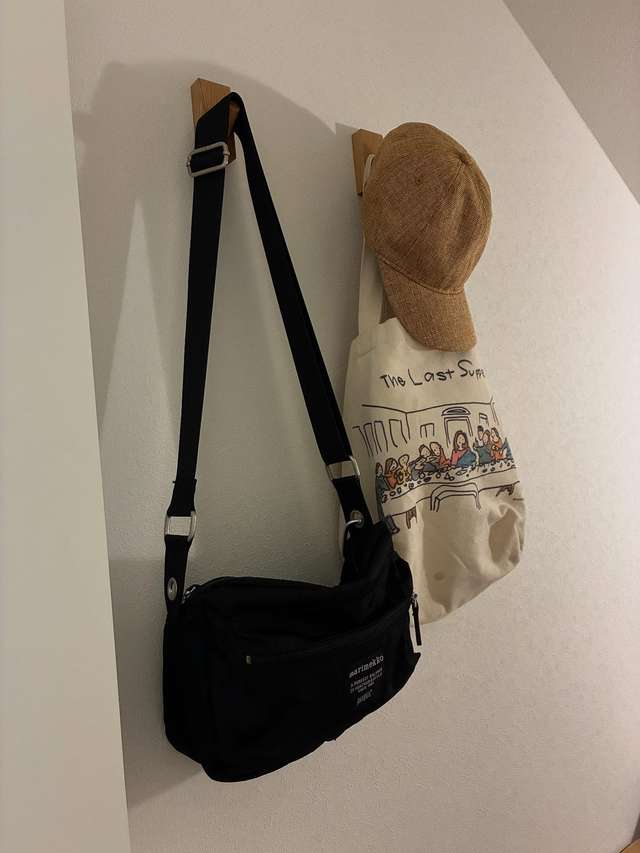 無印良品の壁に付けられる家具フック