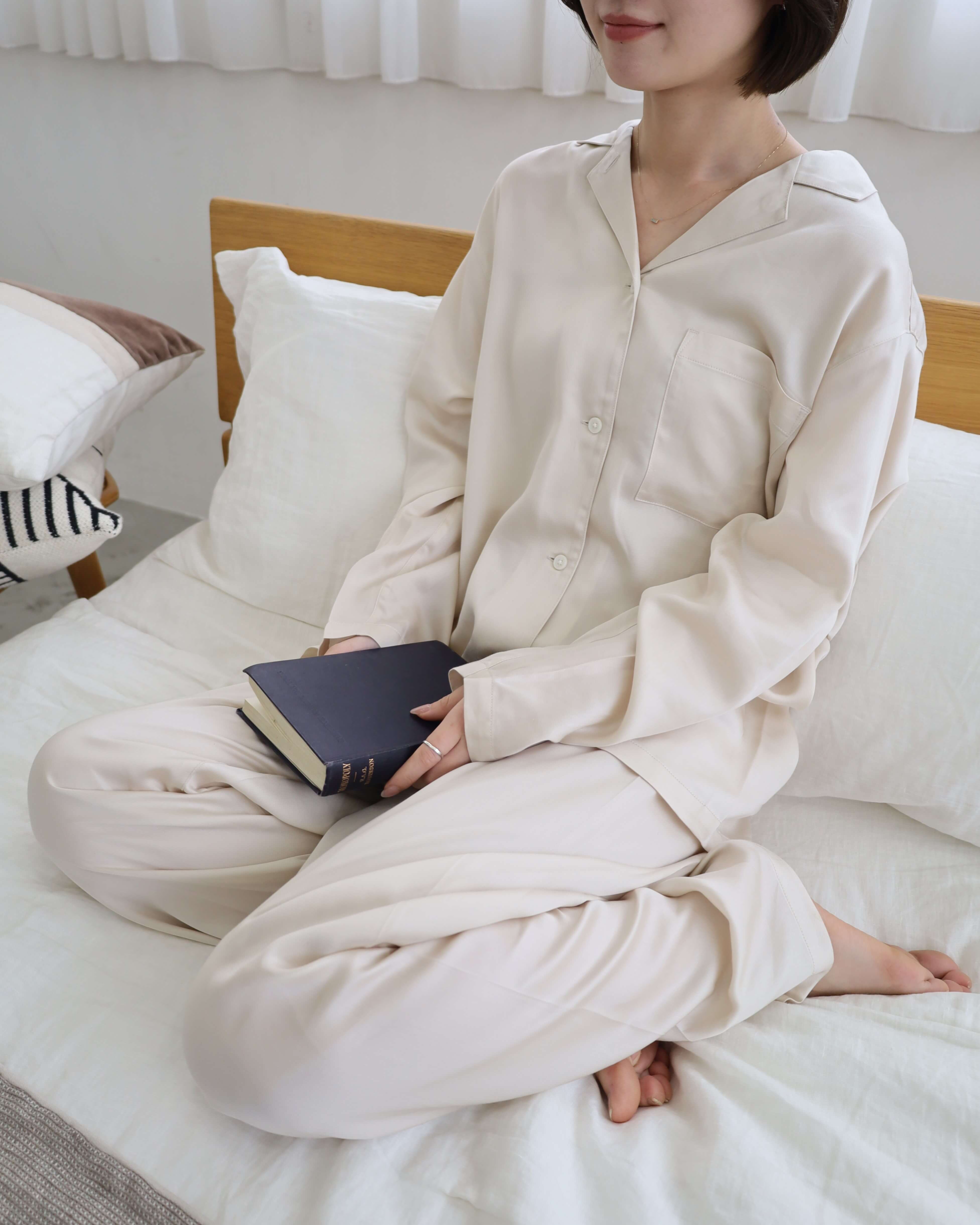 無印良品のなめらかサテン 長袖パジャマ