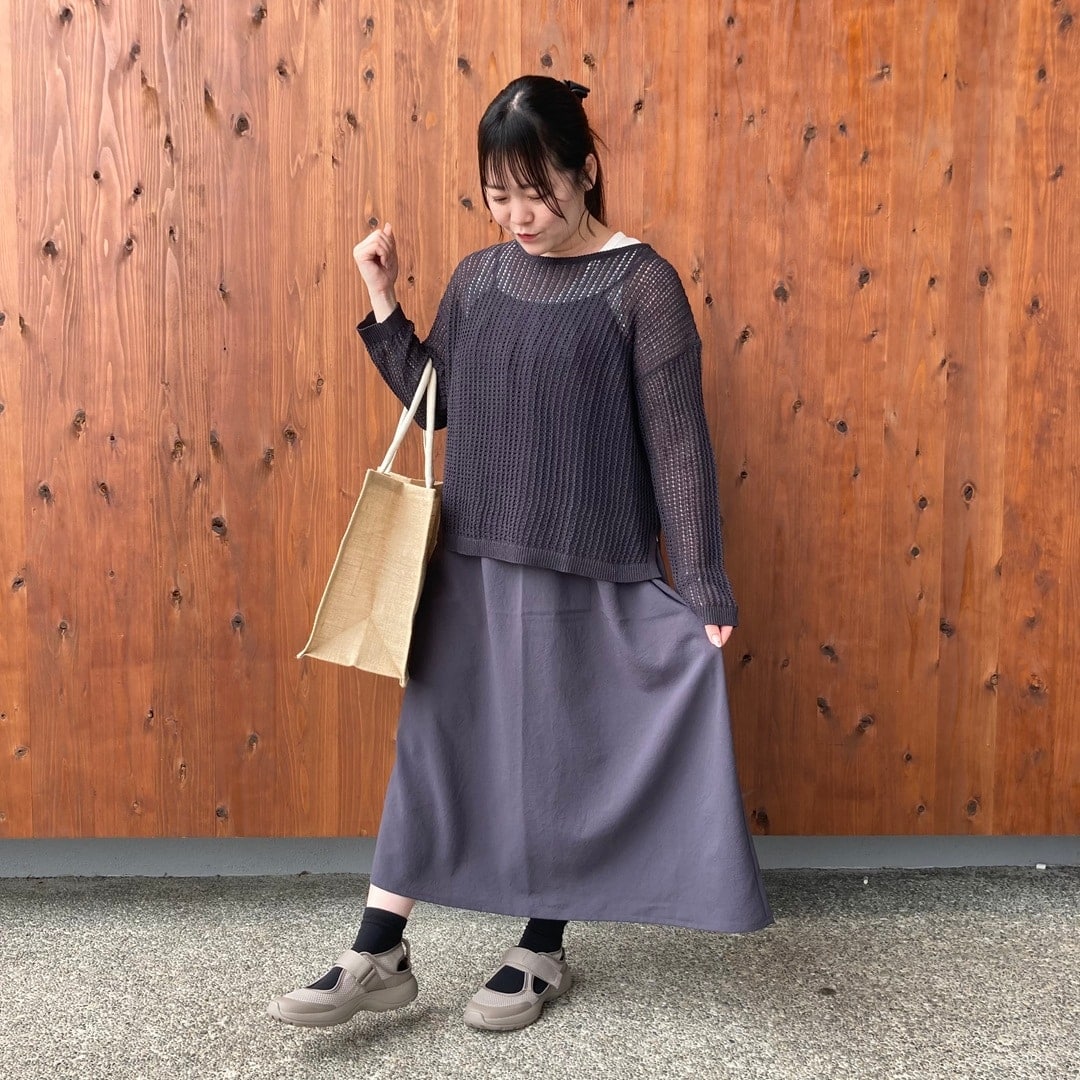 無印良品の『婦人 風を通す キャミソールワンピース』を使ったスタッフコーディネート