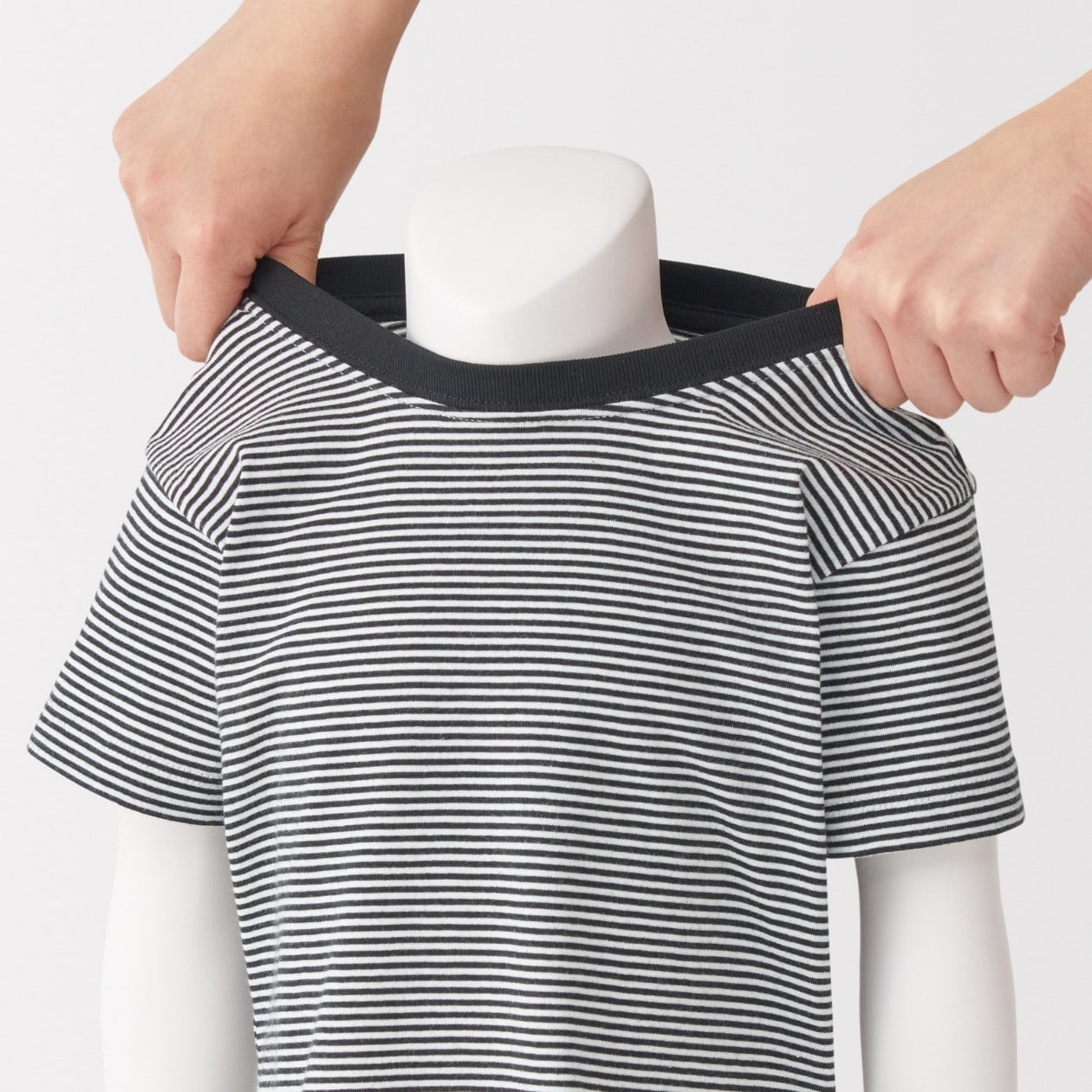 無印良品のベビー あたまするっと 綿天竺編みクルーネック半袖Tシャツ ボーダー