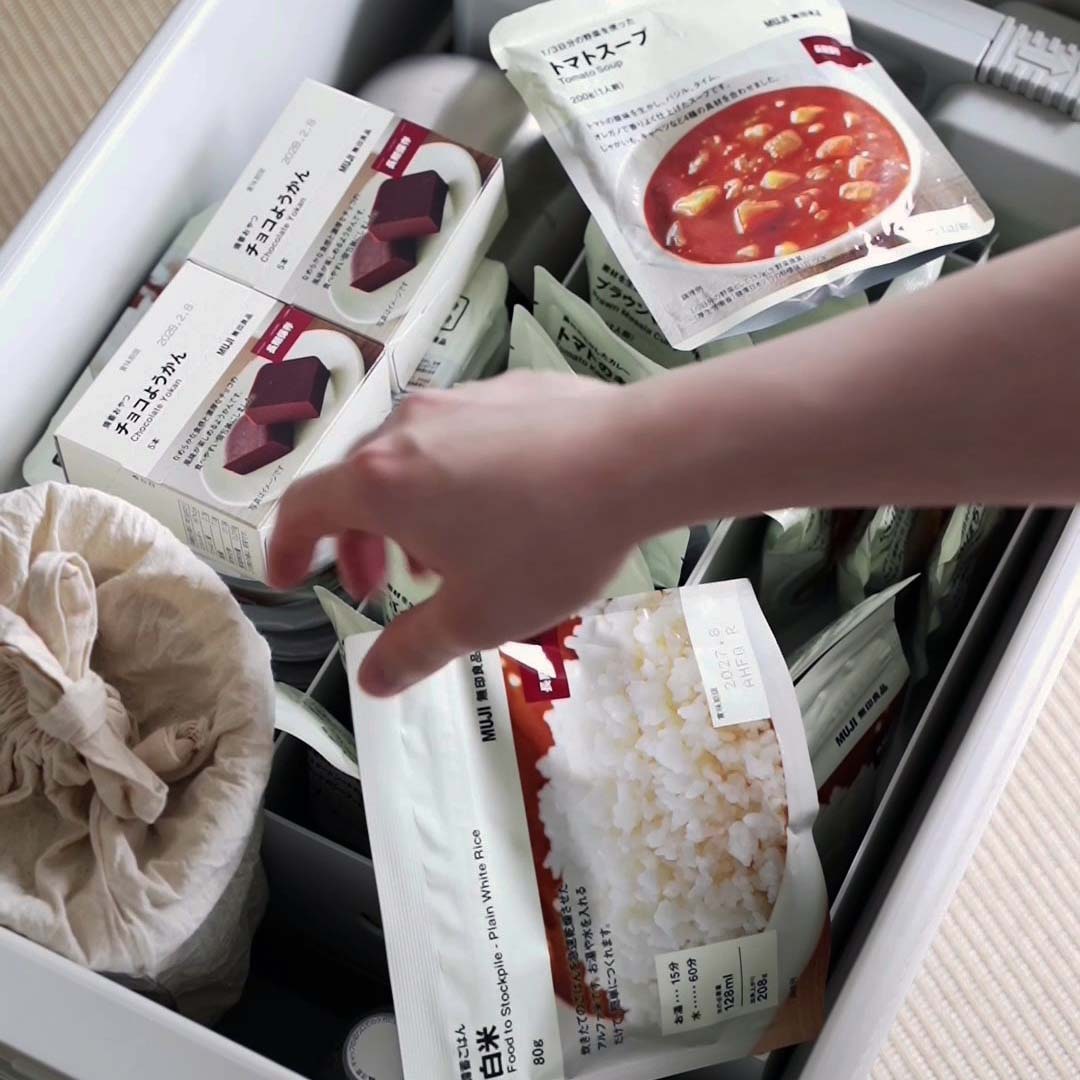 無印良品のレトルト食品やチョコようかんを備蓄しているところ