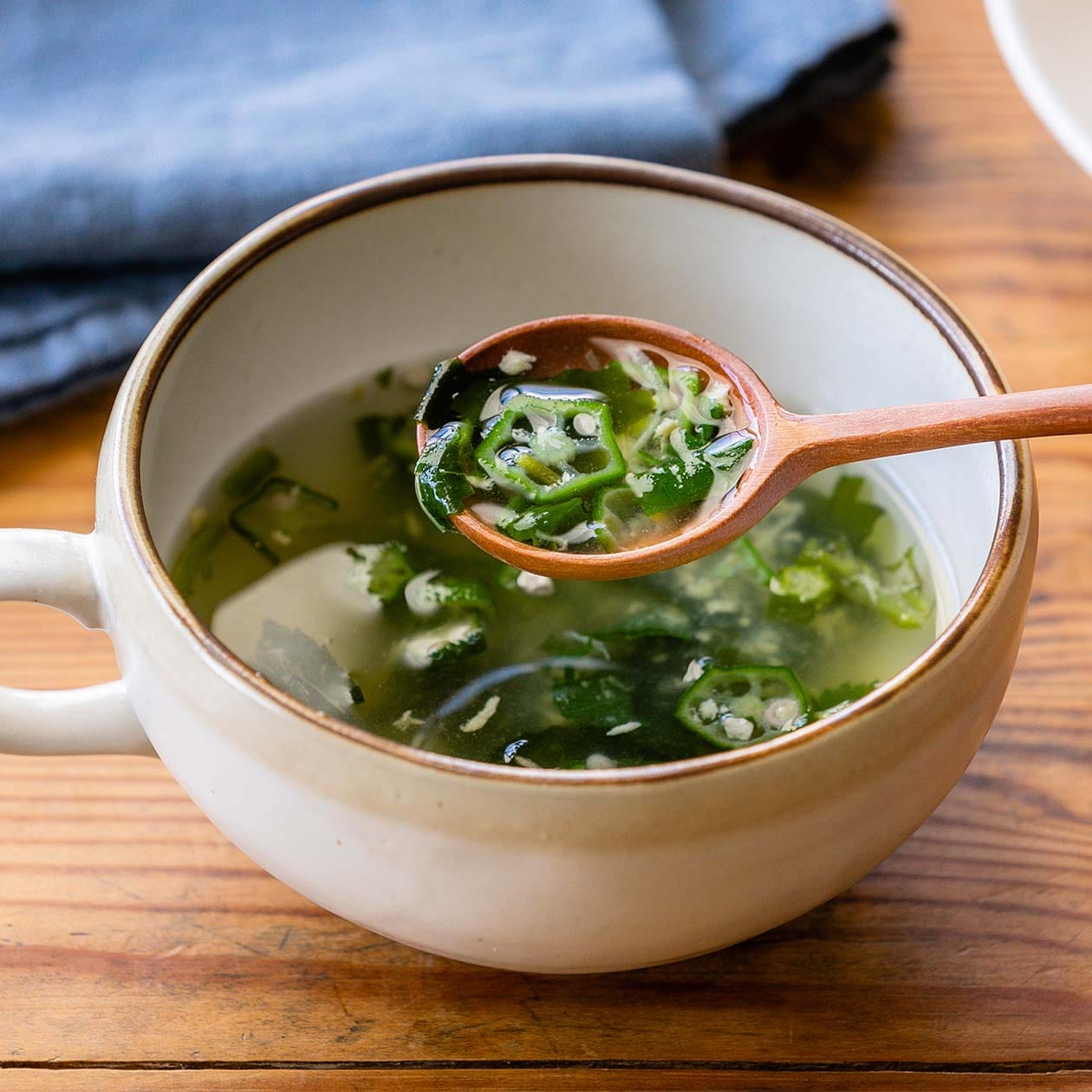 無印良品のオクラ入りねばねば野菜のスープ