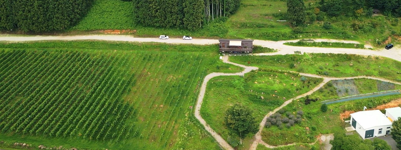 記事内画像:001 フルーツ王国福島の土地で生まれた高品質なワインを。【株式会社吾妻山麓醸造所】