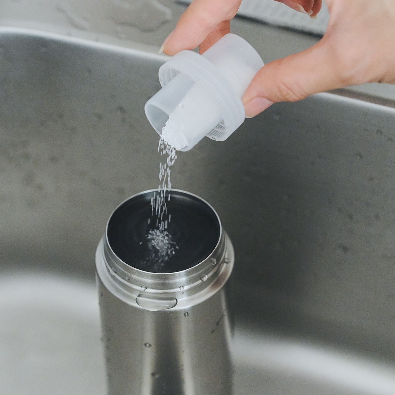 水筒やマグボトルを清潔に保つ、三つの心がけ_0h2rav