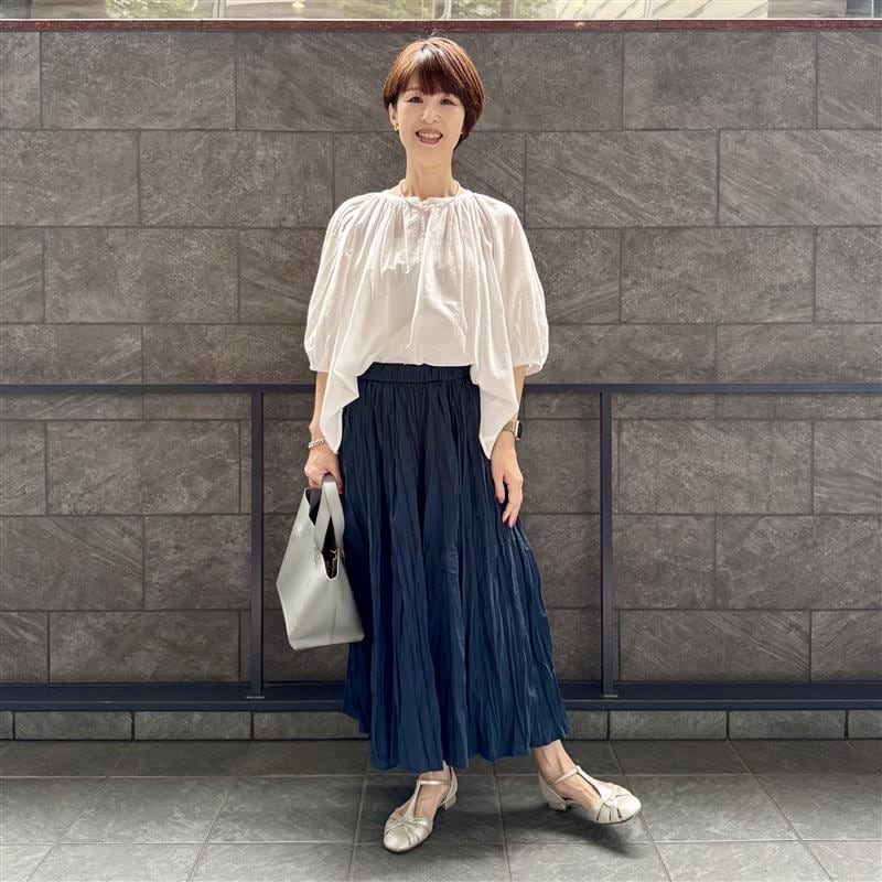 無印良品の「強撚」の半袖ブラウスと「不揃い楊柳」のスカートパンツ