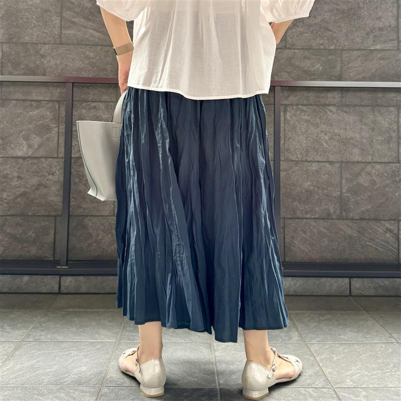 無印良品の「強撚」の半袖ブラウスと「不揃い楊柳」のスカートパンツ