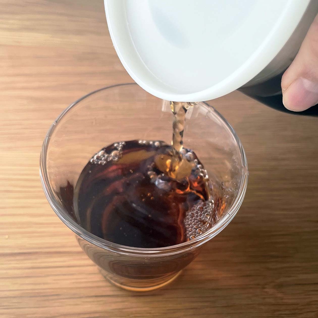 麦茶が注がれている、無印良品のグラス