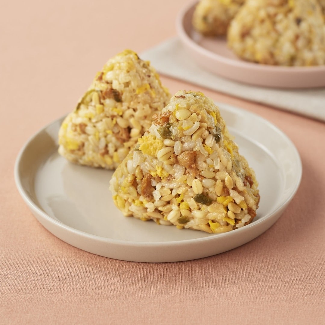 無印良品_たんぱく質がとれるおにぎり 鶏そぼろと玉子（冷凍食品）