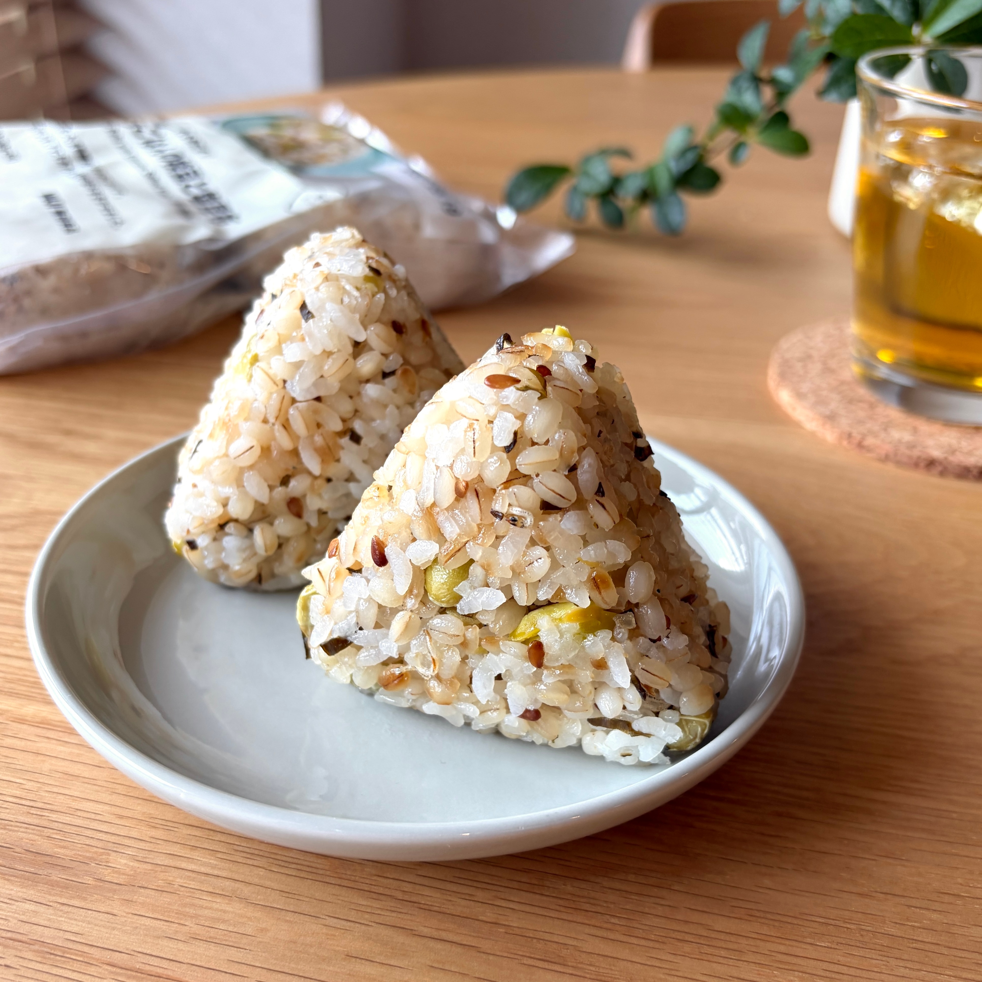 無印良品の『食物繊維がとれるおにぎり もち麦ごはんの枝豆と塩昆布』