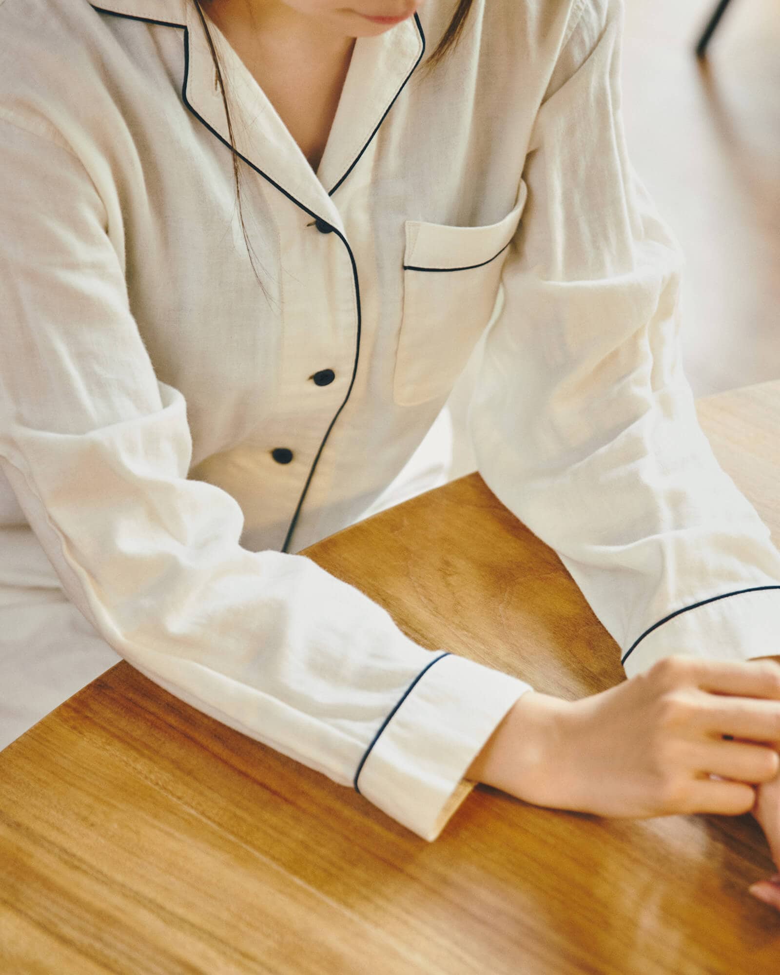 無印良品の脇に縫い目のない 二重ガーゼ 長袖パジャマ