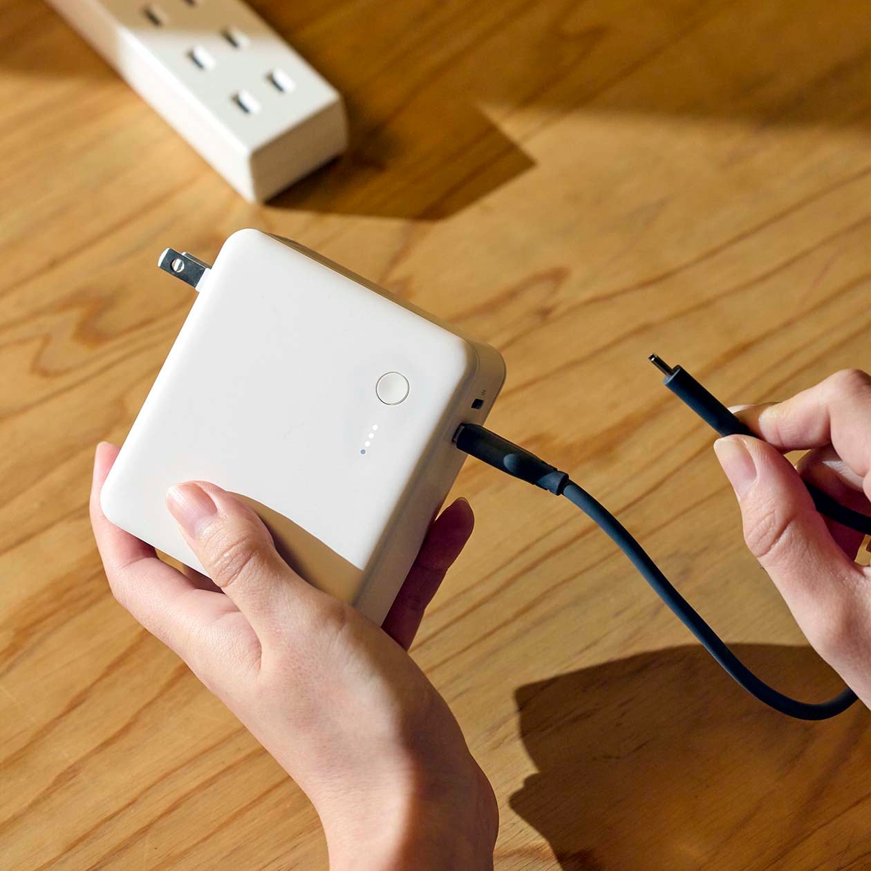 無印良品の 急速充電ができるモバイルバッテリー付充電器
