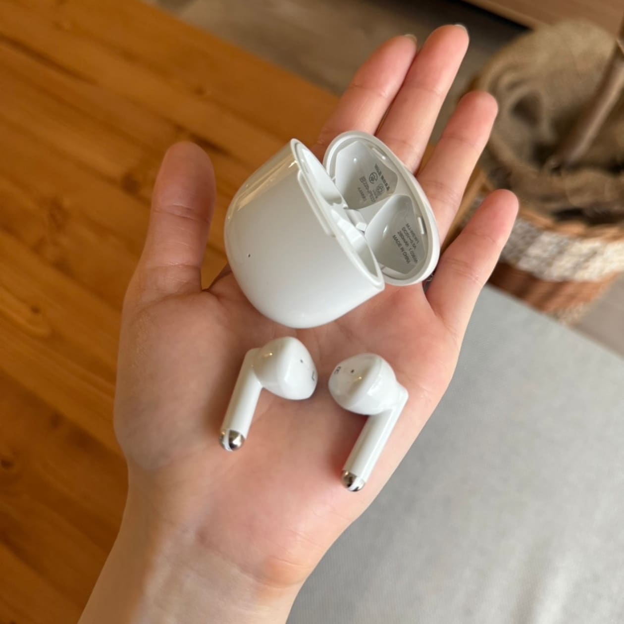 新発売のイヤホン、ヘッドホン、スピーカーの使い心地を紹介します_gaFMj6