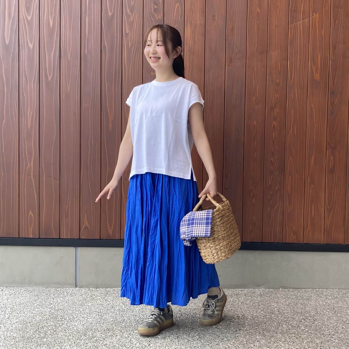 無印良品の『婦人 引き揃え天竺編みフレンチスリーブTシャツ』と『婦人 不揃い楊柳 イージースカートパンツ』