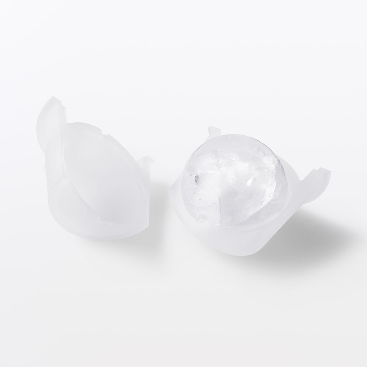 無印良品の 丸く綺麗に作れる 製氷器
