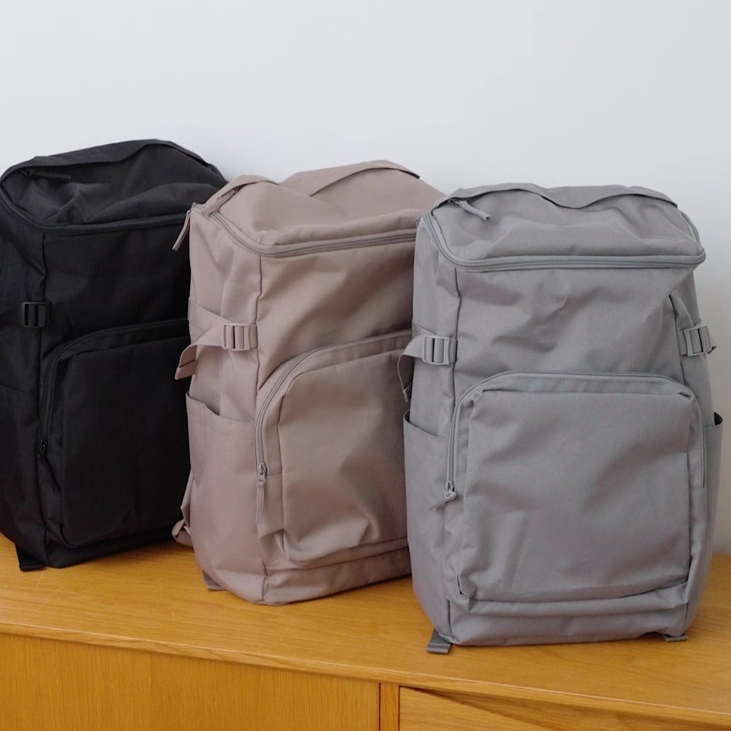 無印良品の肩の負担を軽くする撥水上から開くリュックサック