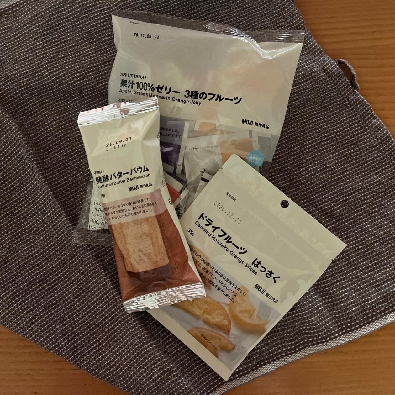 無印良品の果汁100%ゼリー3種のフルーツ 発酵バターバウム ドライフルーツはっさく