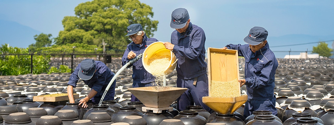 記事内画像:001鹿児島の壺造り黒酢。坂元のくろず