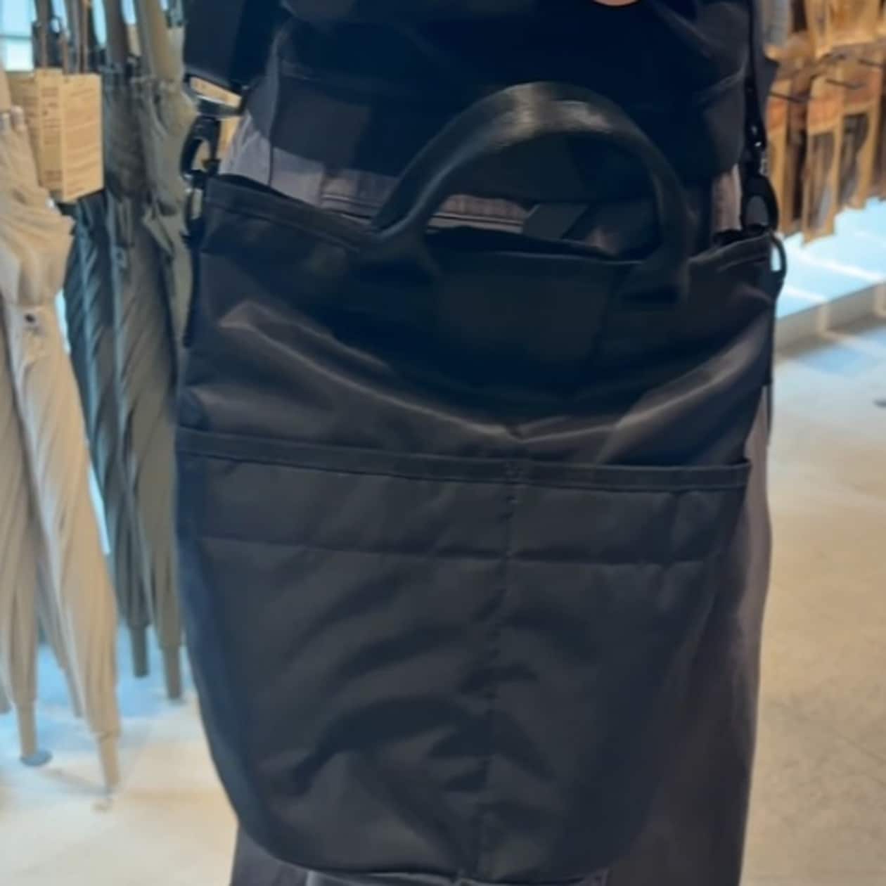 無印良品の再生ナイロンミニバケットバッグ