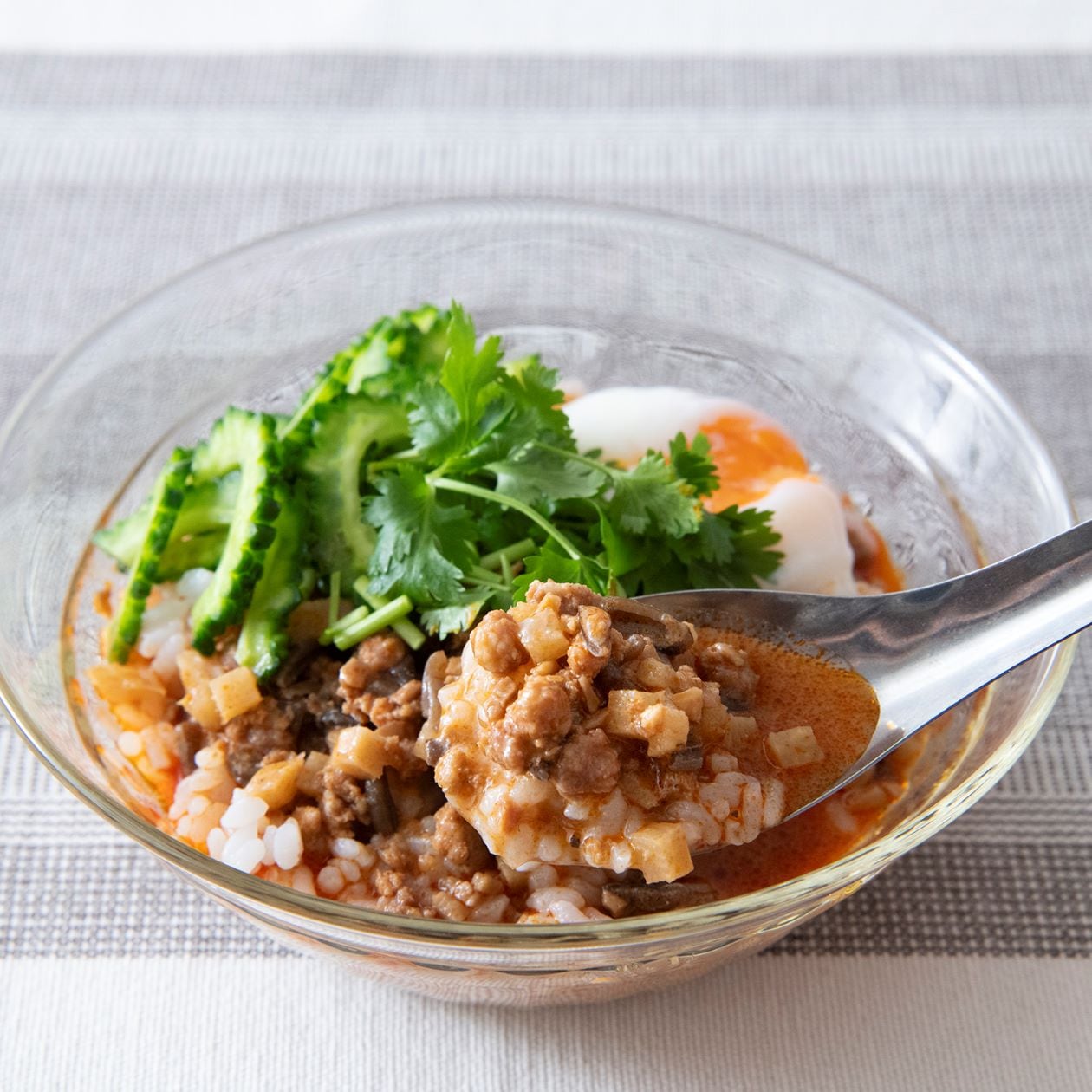無印良品『ごはんにかける 冷やしごま豆乳担々スープ』でつくる「エスニック冷やしごはん」